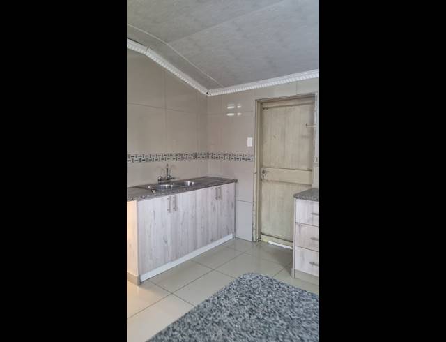 3 BEDROOM FREEHOLD FOR SALE IN FERNWOOD